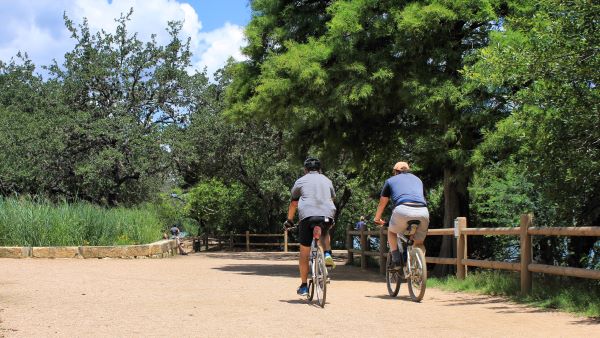 Roy and Ann Butler Hike and Bikeway cyclist paved bike paths austin