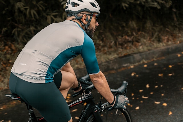 man wear bike padded shorts prevent lower back pain